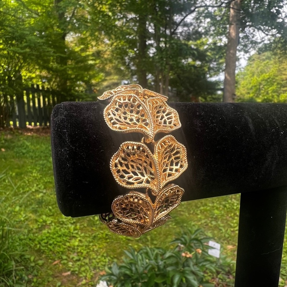 Vtg Coro Gold Tone Filigree Openwork Leaf Bracelet 6.75‎ inches